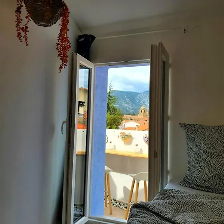Renovated And Air-conditioned 2-bedroom With Terrace Apartmán Saint-Paul-de-Fenouillet