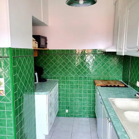 Renovated And Air-conditioned 2-bedroom With Terrace *